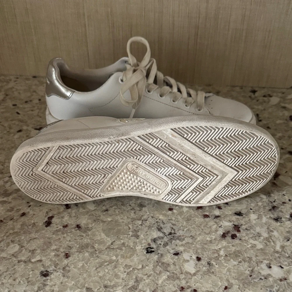 Tory Burch Double T Howell Court Sneaker with Silver Metallic Heel Sz 7 - Picture 6 of 10